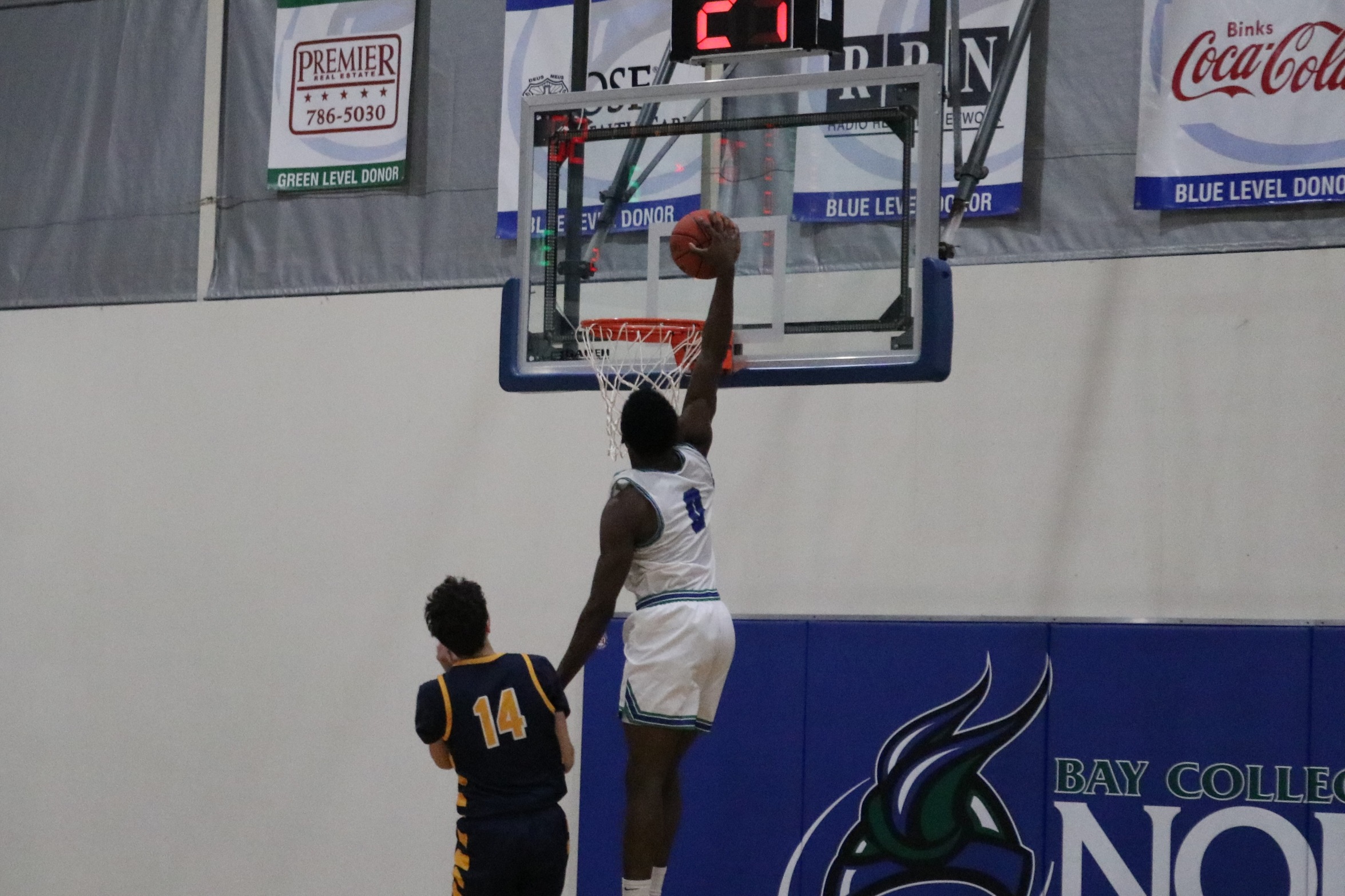 Baril Mawo going up for a dunk