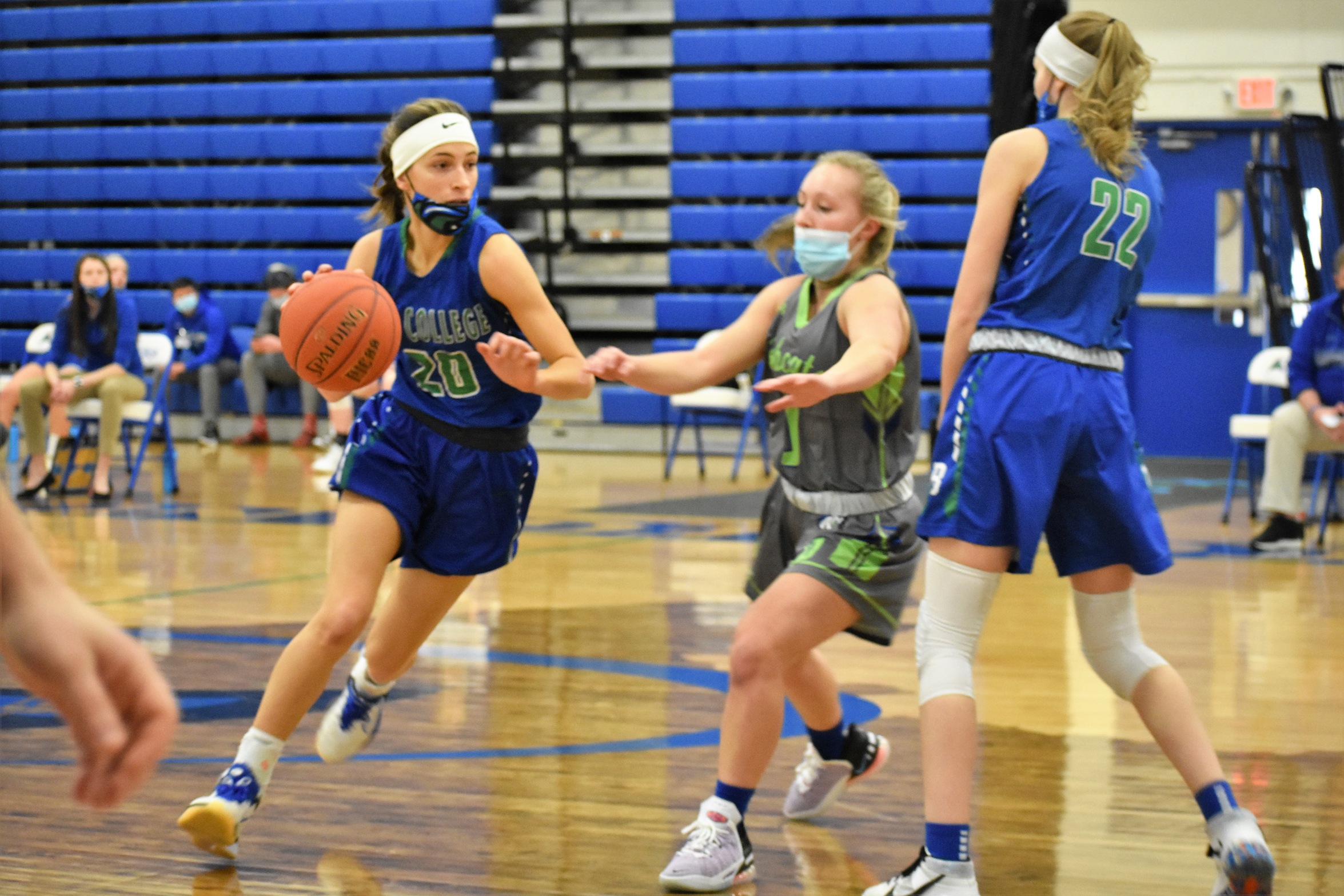 Kennedy Englund dribbles off of a ball screen