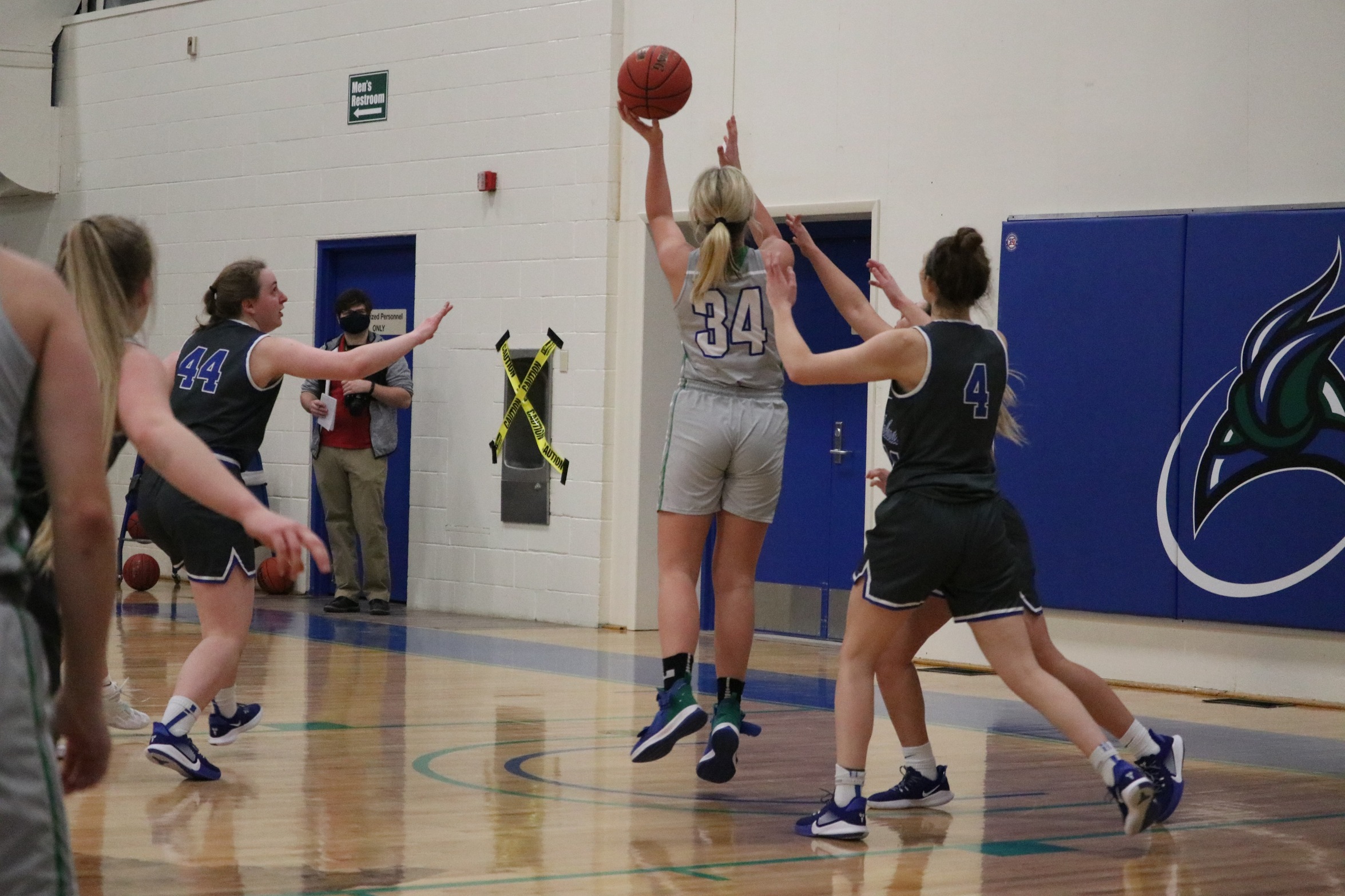 Lauryn Bloniarz shoots a layup in the lane, a defender behind her