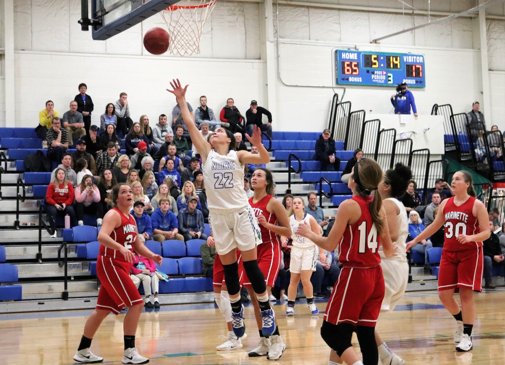 Brooke Dalgord shooting a layup surrounded by defenders