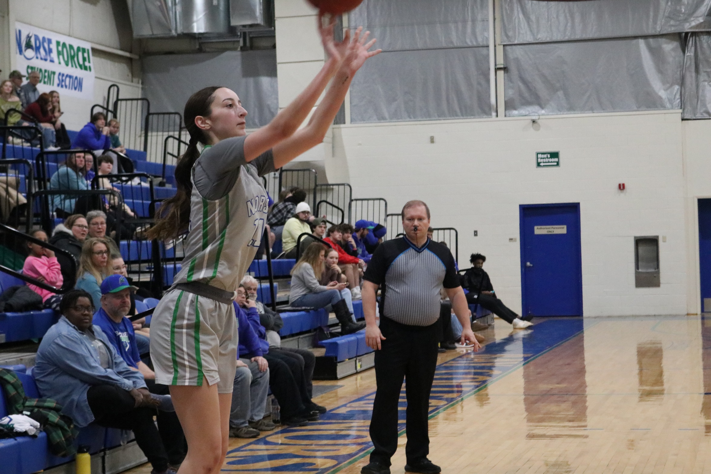 Kennedy Sproule releasing a three-point attempt